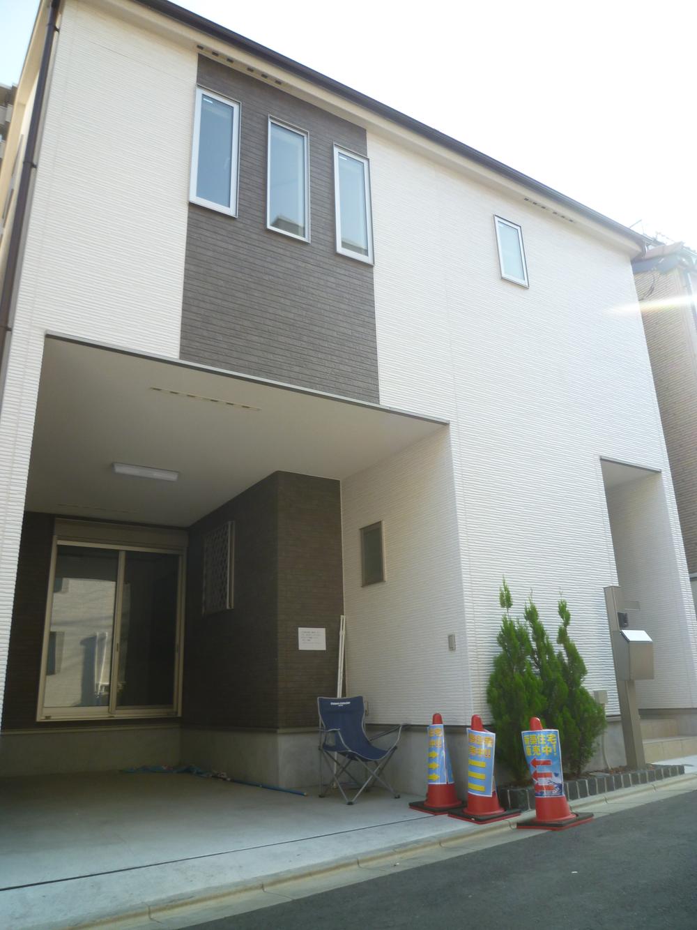 Local appearance photo. Local (11 May 2013) Shooting