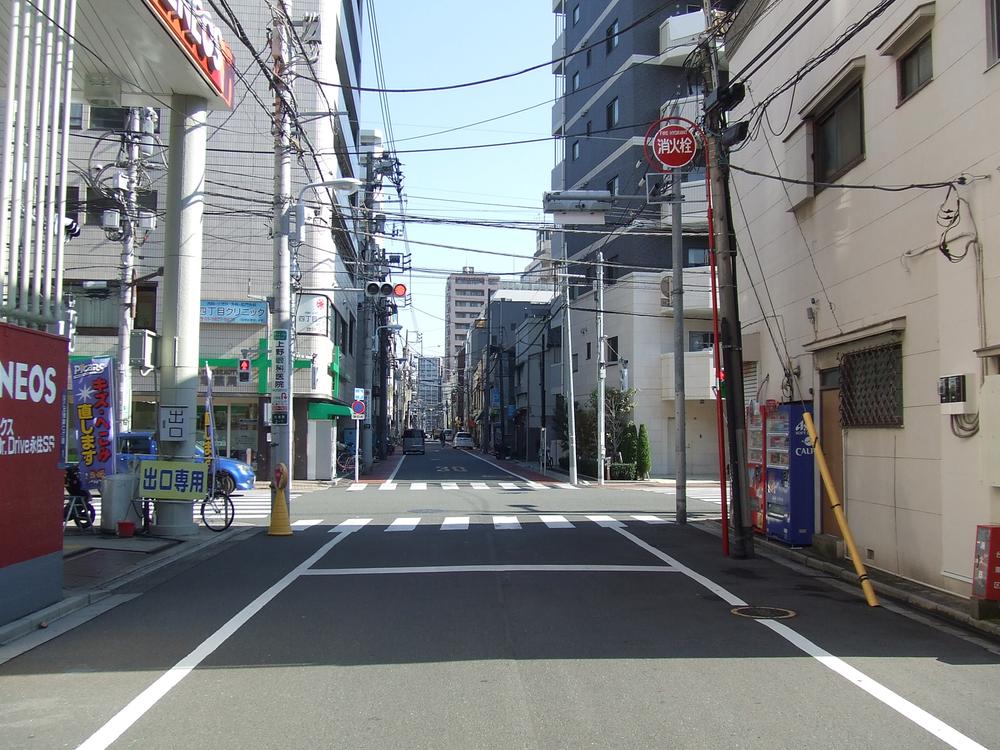 Local photos, including front road. Front road 8.0m! 