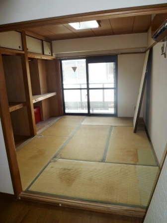 Living and room. Reform is now.