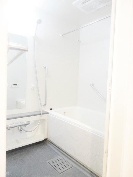 Bathroom. Come please visit