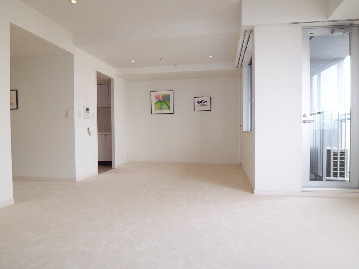 Living and room. What dining table around this