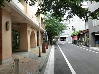 Primary school. 70m to ward Taisho Elementary School