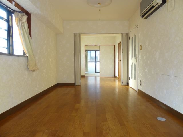 Living and room. bath