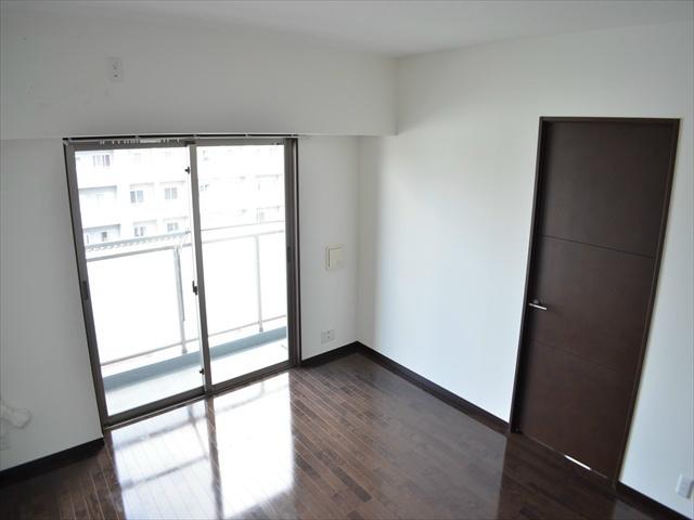Living. Bright living room facing the balcony