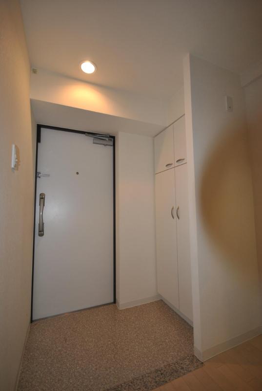 Entrance. The entrance is with a shoe box ☆ 