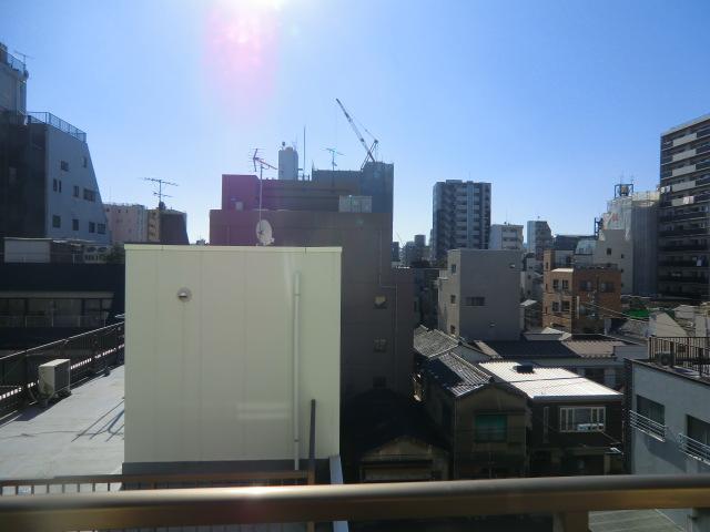 View photos from the dwelling unit. View from the site (November 2013) Shooting