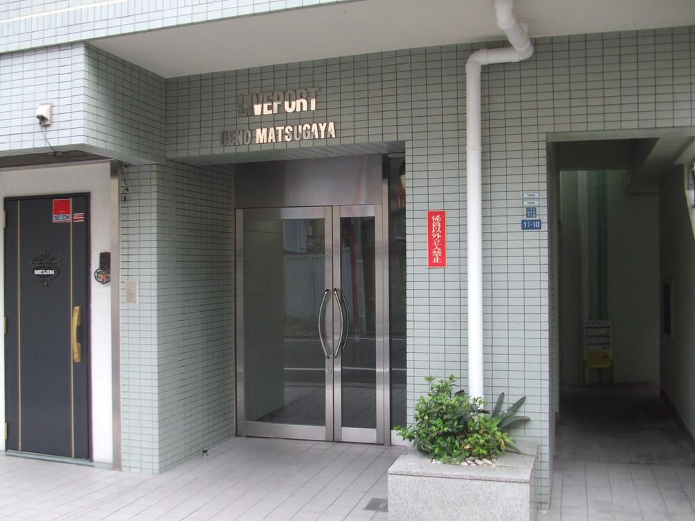 Entrance. Common areas