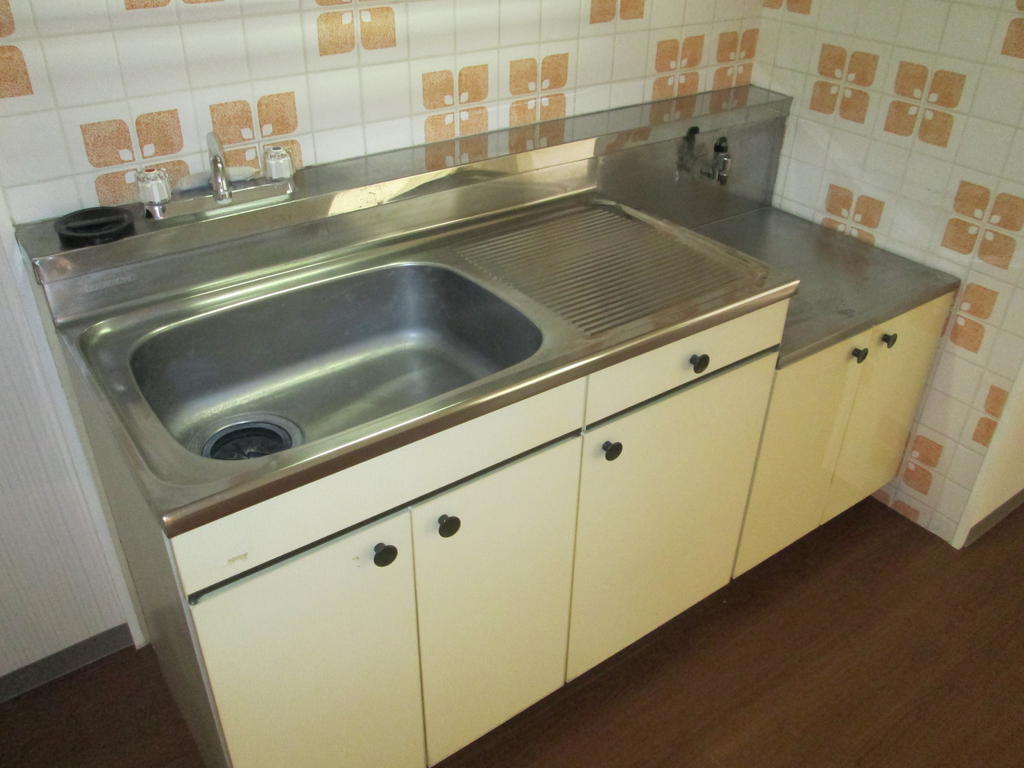 Kitchen. Gas stove installation Allowed. 