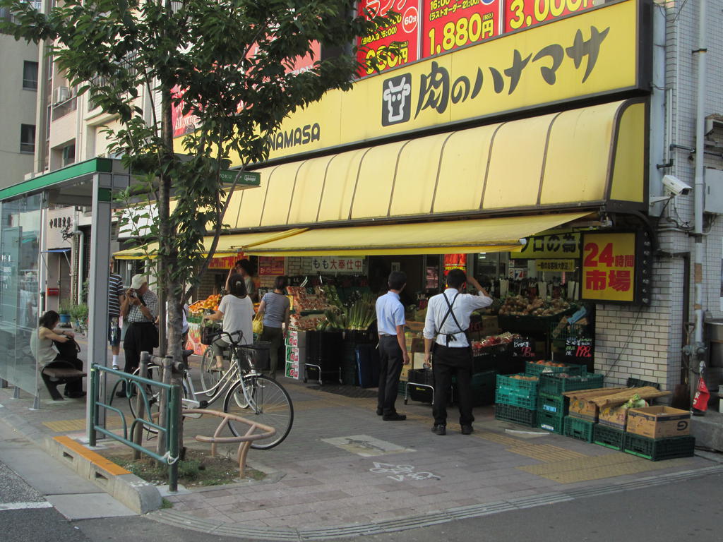 Supermarket. Meat of Hanamasa Senzoku store up to (super) 192m