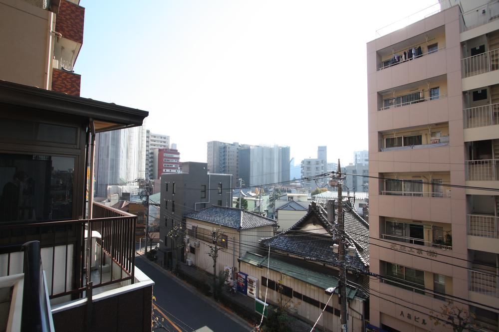 View photos from the dwelling unit. View from the site (November 2013) Shooting