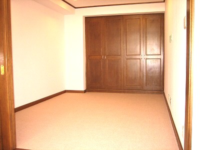 Other room space. 8.5 Pledge Western-style