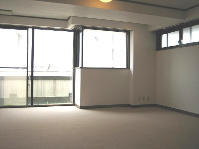 Living and room. Brokerage 0, Key Money 0, One month rent free