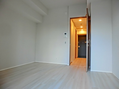 Living and room. Of bright tone flooring