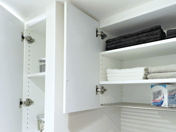 Receipt.  [Convenient linen warehouse for storage of towels you use every day] Linen cabinet that in the wash room and bath can be stored, etc. in a compact towel you use every day. It is useful because it is possible to change the position of the shelf. (C type only sticks cupboard hanging on the washing machine yard top)