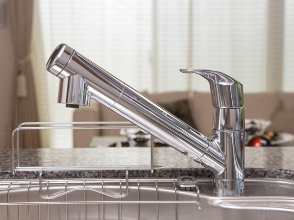 Kitchen.  [Water purifier integrated shower faucet] Switching to water purification and shower, Easy operation of only rotate the lever of the head portion to the left and right. Also, Sink of cleaning is also easier I can use pull out the head.