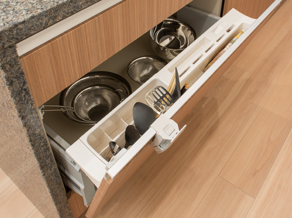 Kitchen.  [Storage and pleasure package for the cooking work easier] Take out those frequently used is the package. Reduce the effort and labor of the time to cook, It is housed in a new sense to gently support the cooking work.