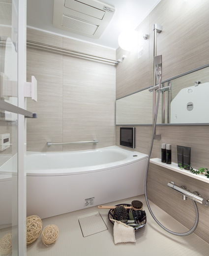 Bathing-wash room.  [Bathroom] Long-lasting warmth in the double insulation structure, Adopt a "thermos bathtub". I kept it to within just 2.5 ℃ temperature drop after 4 hours. further, On the floor of the bathroom "TOTO hot Karari floor", It does not have be a Hiyatsu to the moment you enter the bathroom, even in winter time.