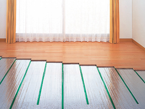 Other.  [TES hot water floor heating] living ・ The dining, Adopt the TES hot water floor heating to warm comfortably the whole room from feet. Since the warm up to every nook and corner, I do not feel so much the difference between the room temperature by location. Also, Dust and dirt also is clean without Maiagara. (Same specifications)