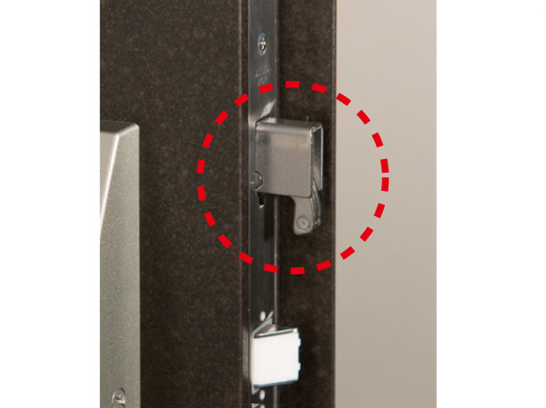 Security.  [Of high-strength sickle dead] With a sickle dead in the entrance door, It is also effective against incorrect lock method of bar, etc.. (Same specifications)