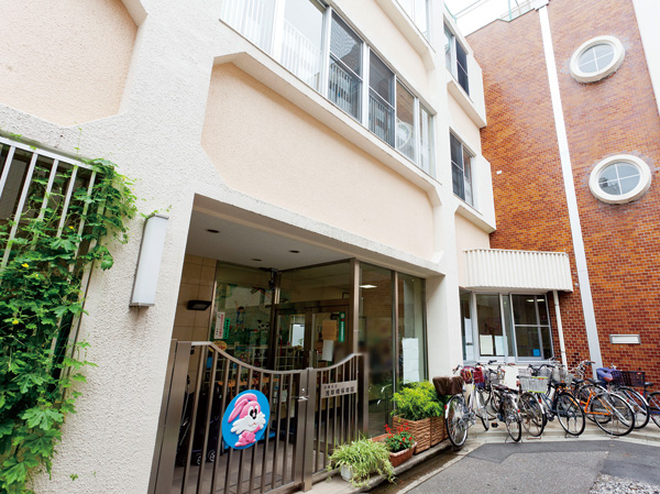 Surrounding environment. Municipal Asakusabashi nursery school (a 5-minute walk / About 360m)