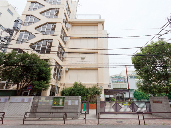 Surrounding environment. Municipal Asakusa junior high school (a 10-minute walk / About 740m)
