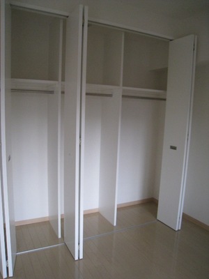 Receipt. Wall-to-wall closet