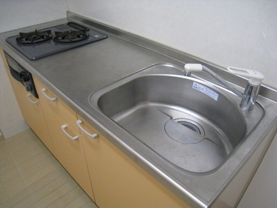 Kitchen. 2 lot gas stoves, With grill! 