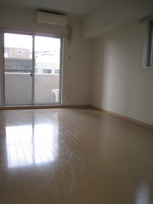 Living and room. Two-sided lighting, Air-conditioned! 