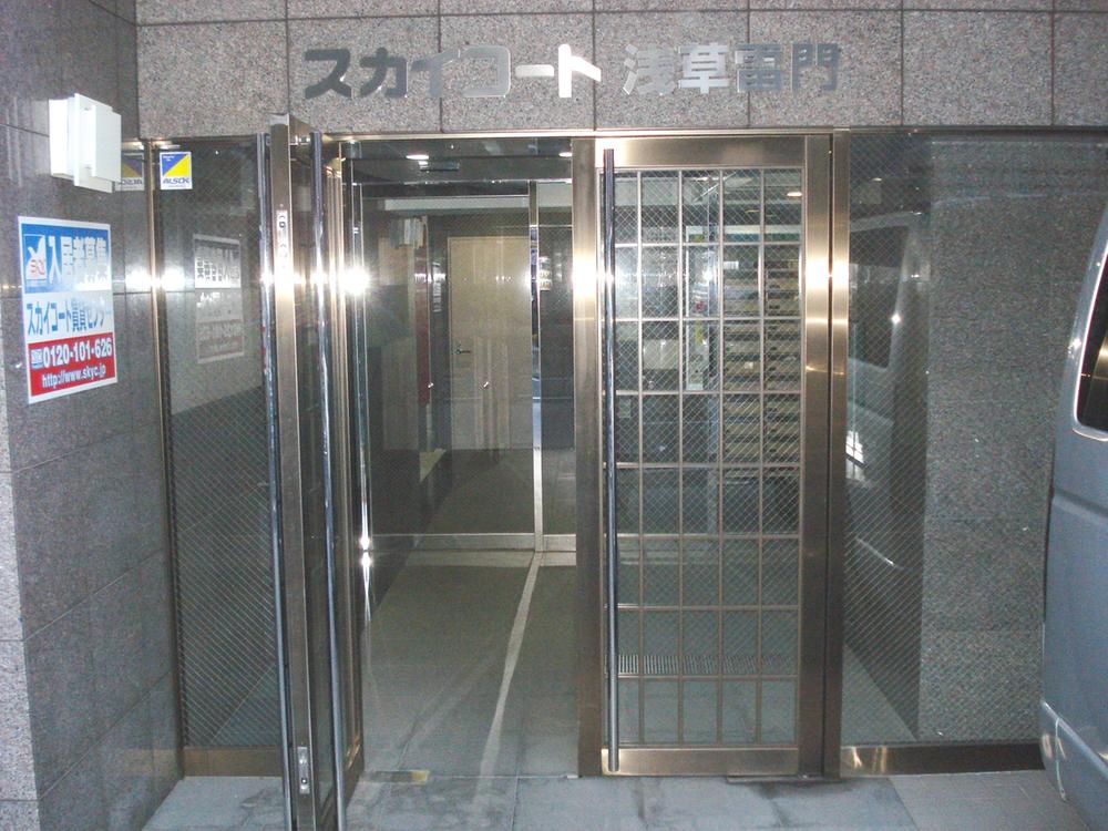 Entrance. Common areas