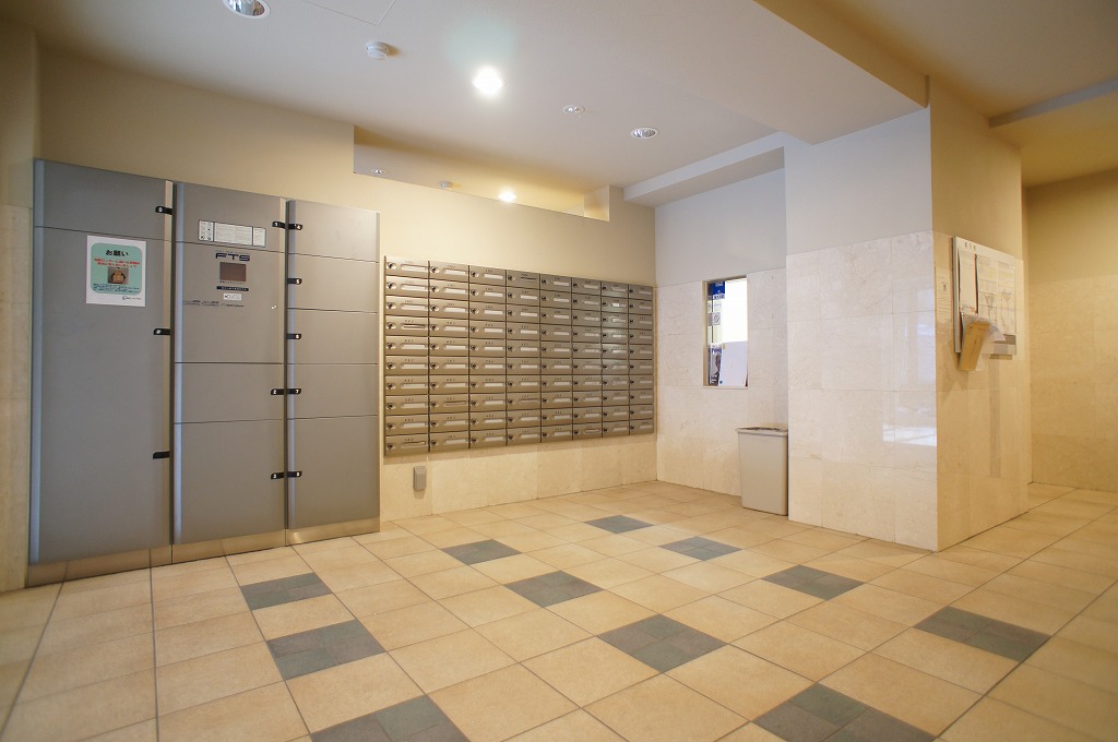 Entrance. It is in the entrance home has been also installed BOX!