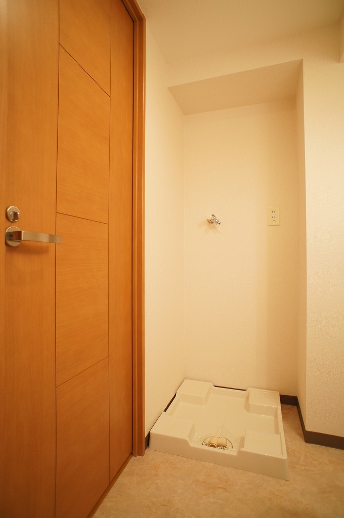 Washroom. The undressing space is also a washing machine yard with a waterproof bread!