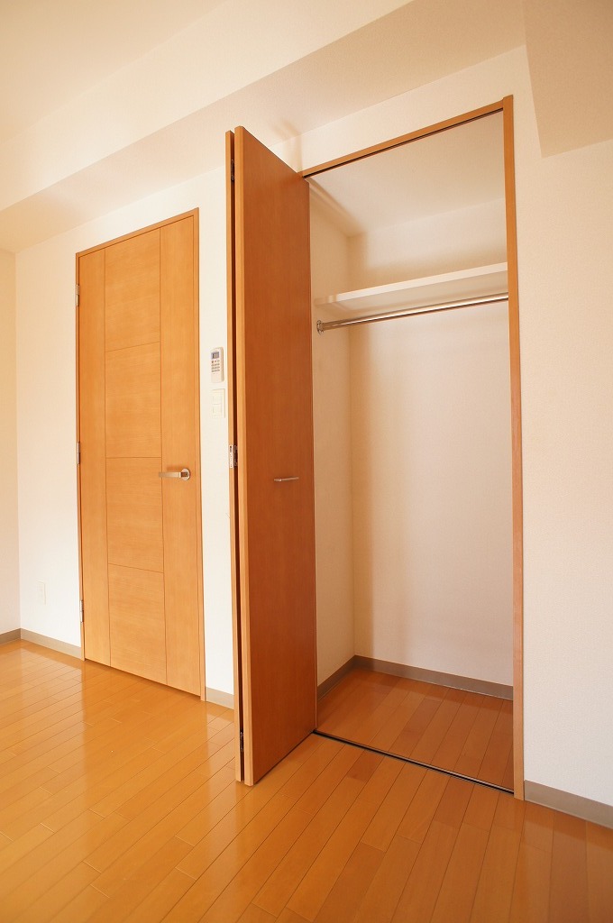 Receipt. The Western-style There is also a closet!