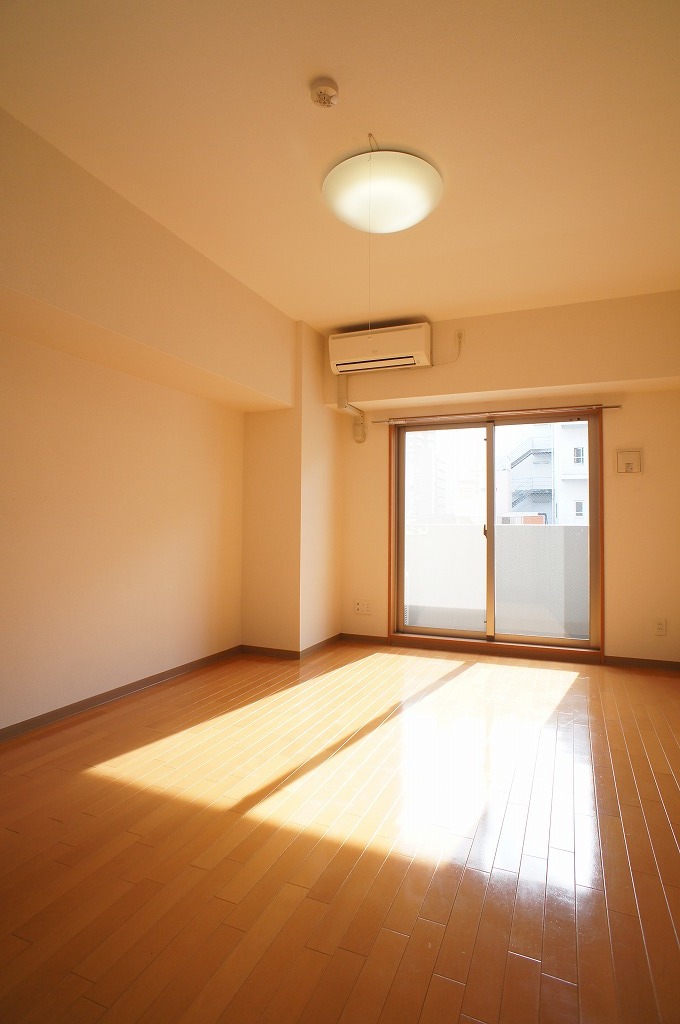 Living and room. Western-style is the breadth was spacious 9 Pledge! ( ※ Lighting is the remains)