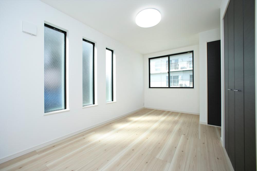 Same specifications photos (Other introspection). Same specifications