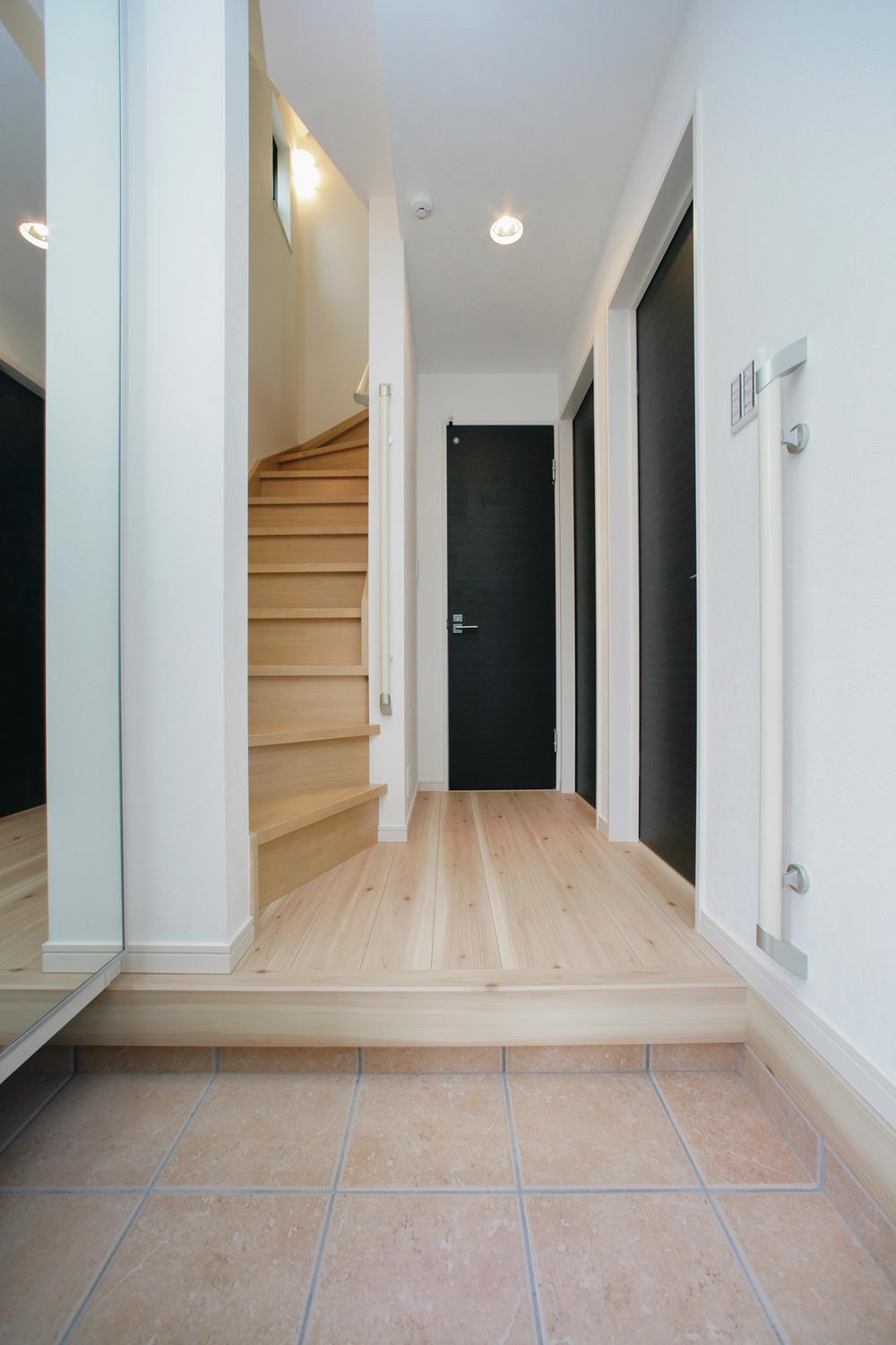 Entrance. Same specifications