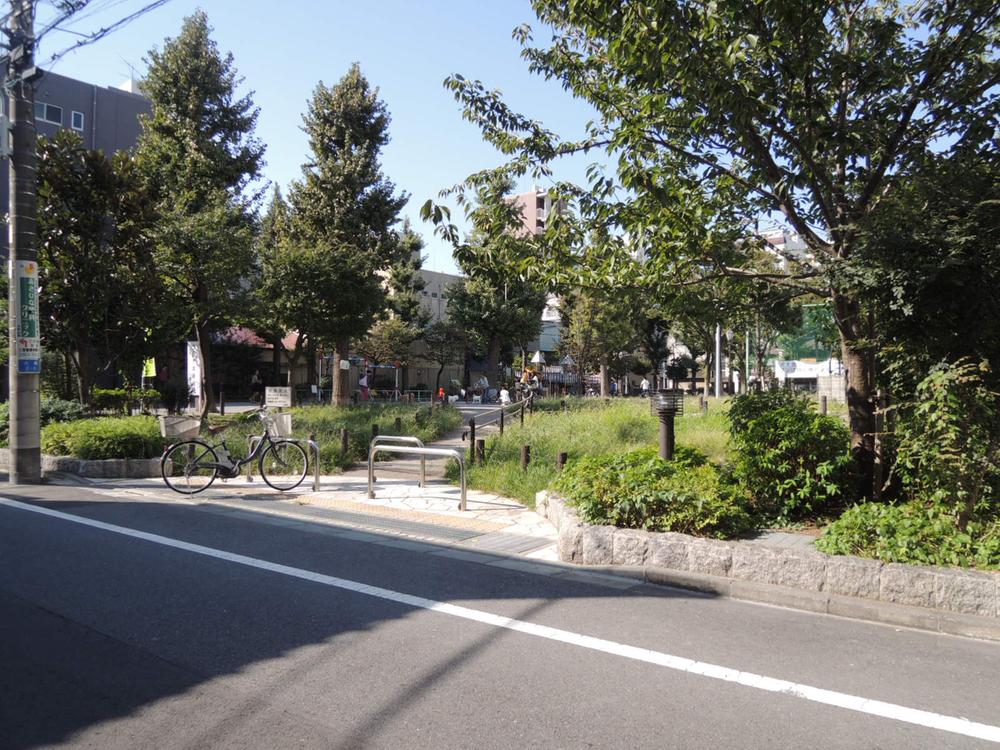 park. 180m until Kojima park