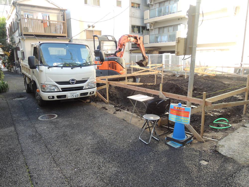 Local photos, including front road. Local (12 May 2013) Shooting