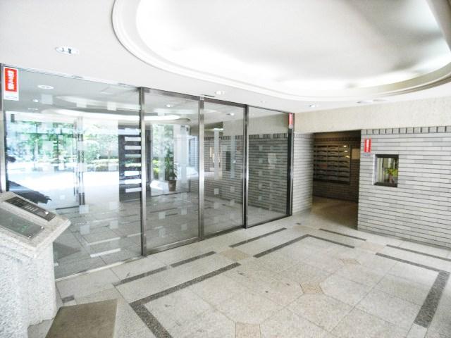 Entrance. Entrance hall
