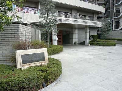Entrance. Common areas