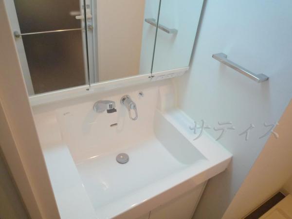 Wash basin, toilet