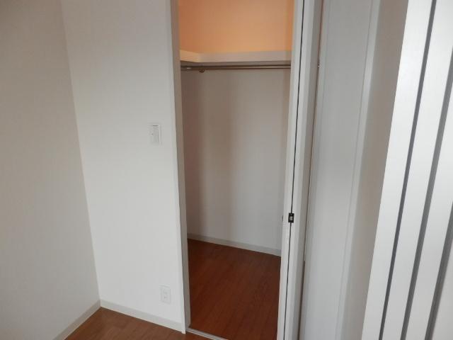 Receipt. Walk-in closet