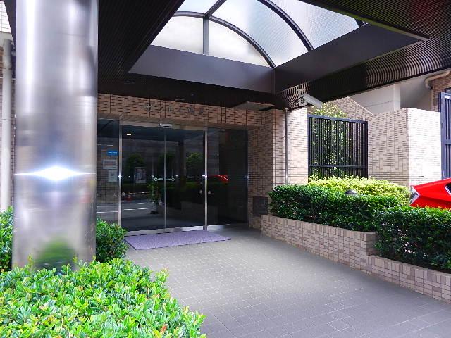 Entrance. Common areas