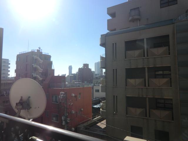 View photos from the dwelling unit. View from the site (December 2013) Shooting