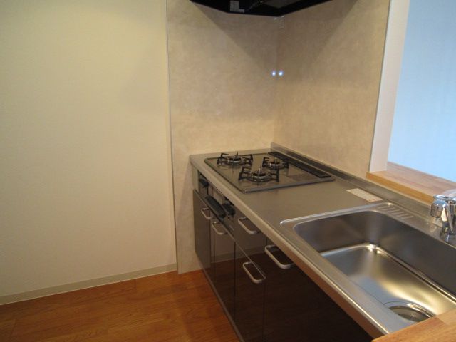 Kitchen. 3-neck gas stove