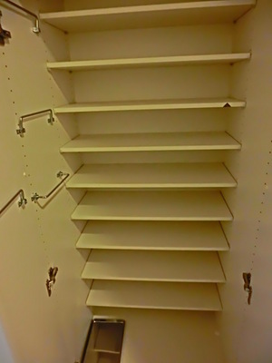 Entrance. It is a large-capacity shoes BOX