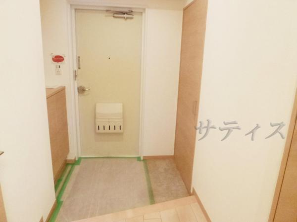 Entrance. ~ Entrance space is also spacious ~