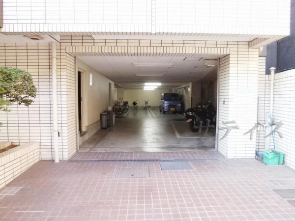 Entrance. ~ Parking Lot, There is also a parking lot (confirmation necessity. Availability) ~