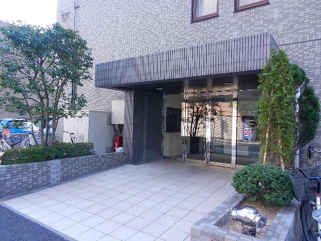 Entrance. Common areas