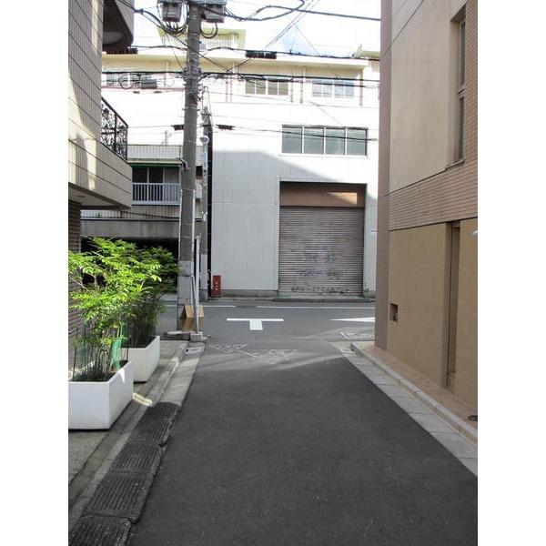 Local photos, including front road. Frontal road