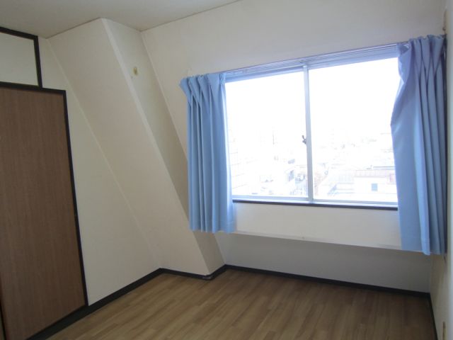 Other. It has a little wall inclined. 